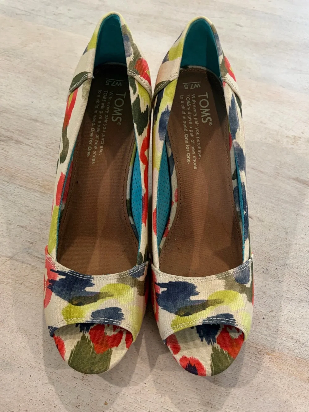 🌸🌺TOMS Watercolor Floral Canvas Peep-Toe Wedges 🌸🌺